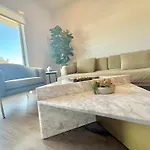Designer 1 Bedroom Condo In Silver Lake