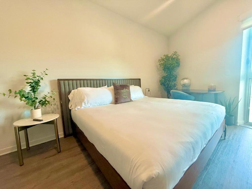 Designer 1 Bedroom In Silver * Los Angeles