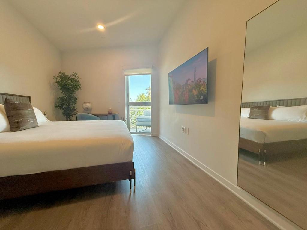 Designer 1 Bedroom In Silver *