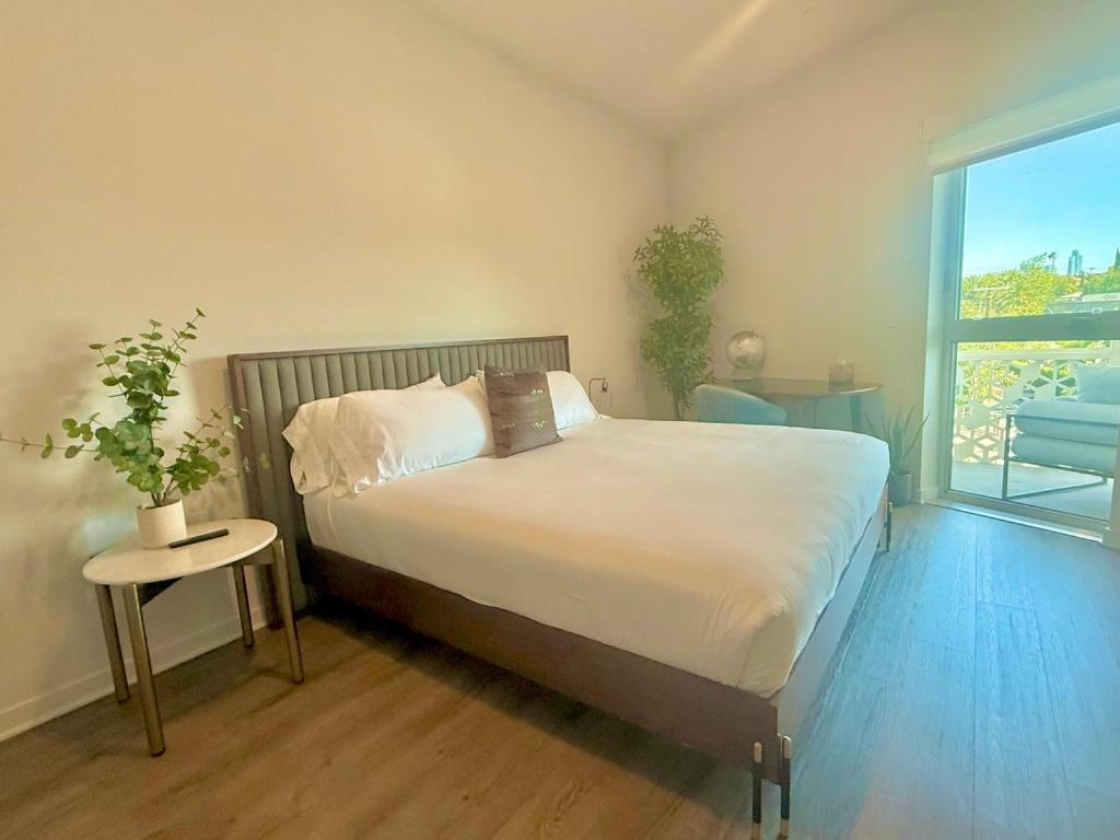 Designer 1 Bedroom In Silver * Los Angeles