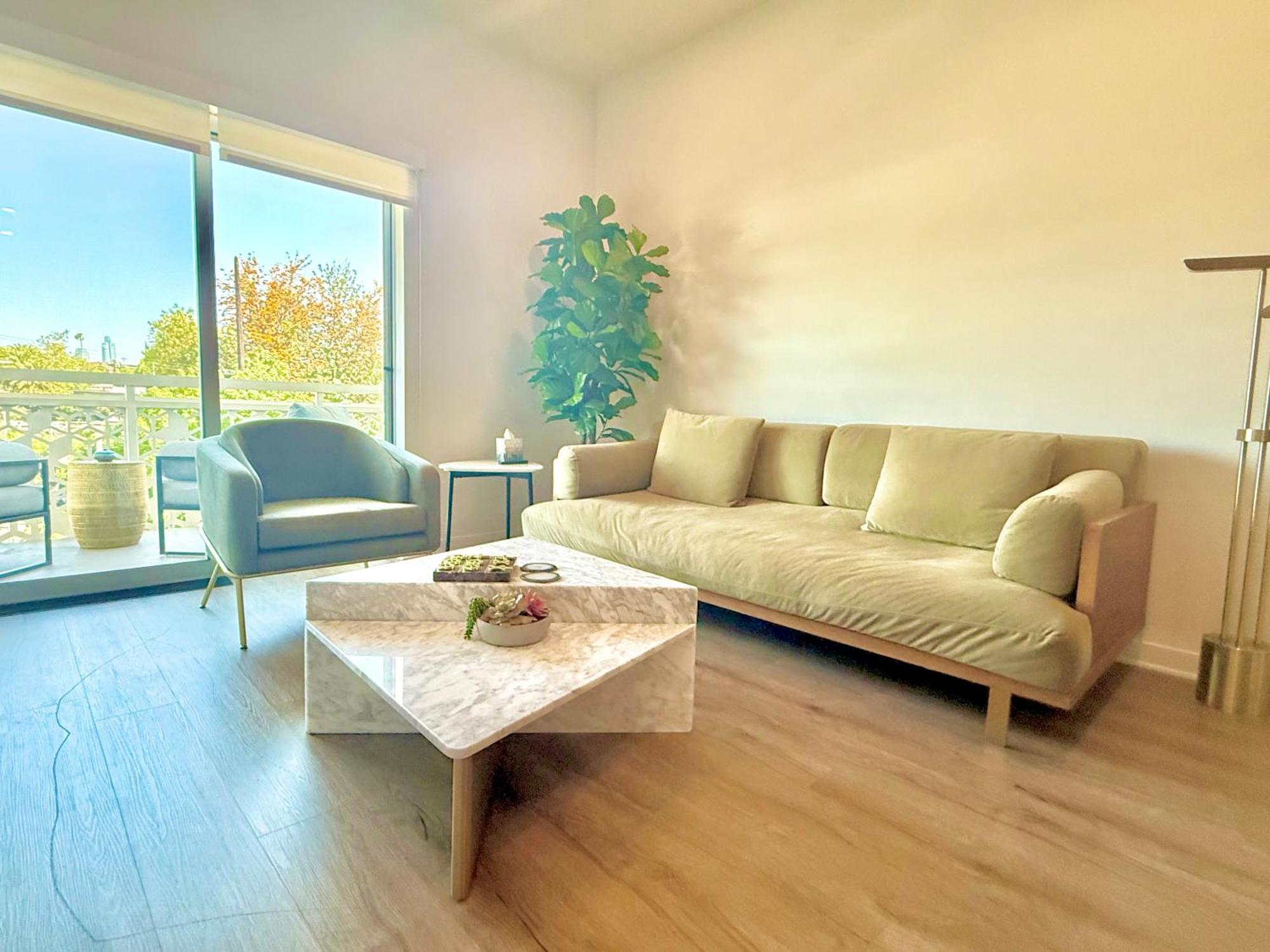 Designer 1 Bedroom In Silver